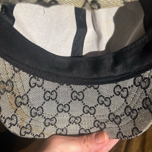 Gucci Baseball Cap has signs of wear and stains - (reference pictures for wear) - Picture 6 of 6